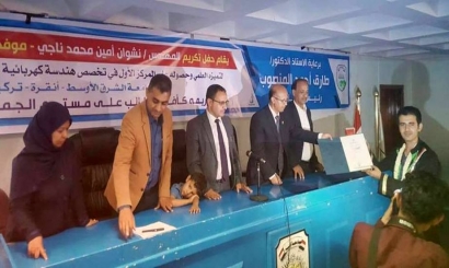 جامعة إب تمنح درعها من الدرجة الأولى لكل من الباحث نشوان أمين، والشاعر عبدالقادر البناء