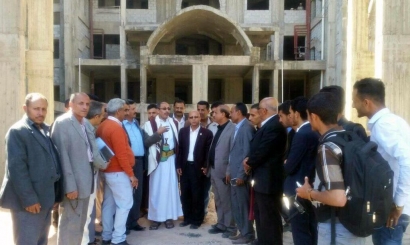 وزير الإعلام يدعو كافة الجهات إلى دعم ومساندة جامعة إب لإستكمال مشاريع البنية التحتية