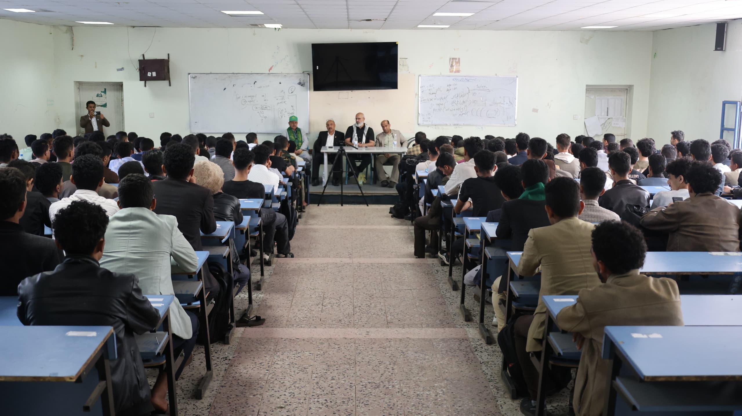 البوحيصي يحاضر بكلية الحاسبات و العلوم الإدارية