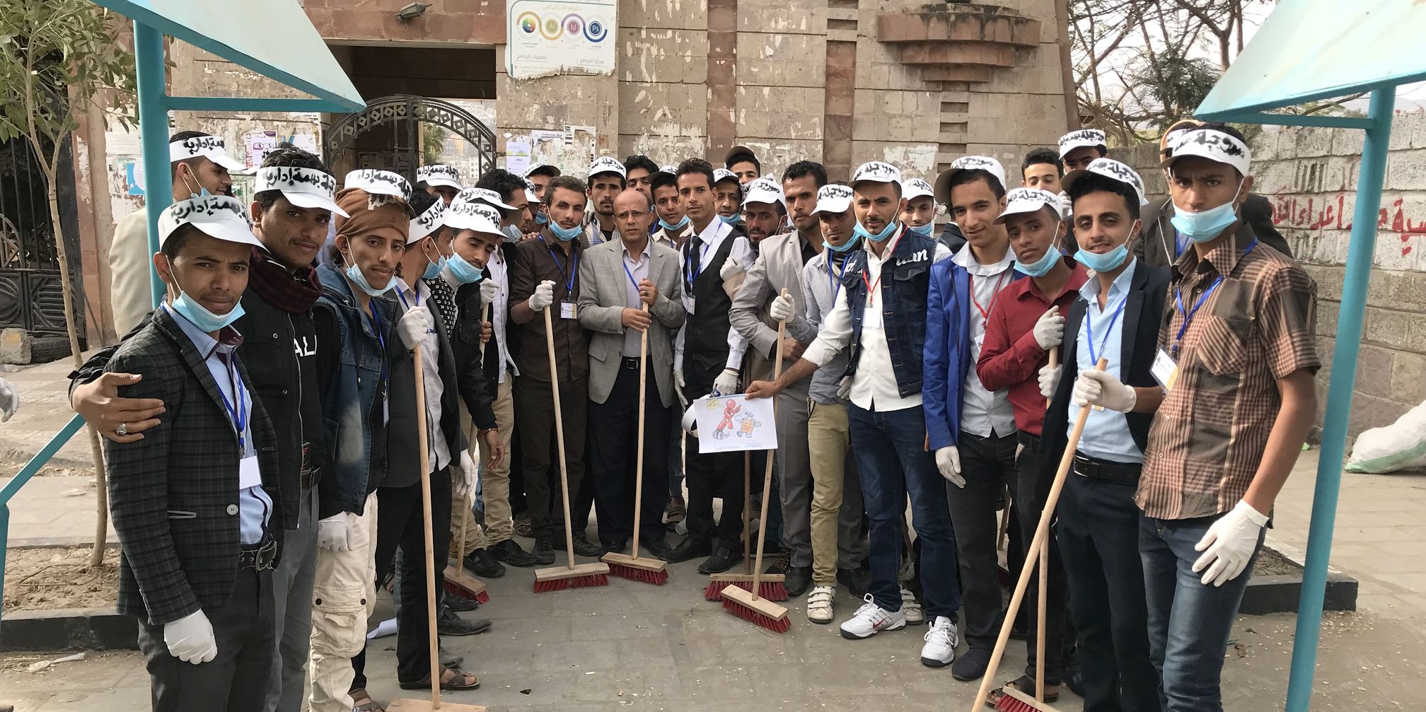 حملة نظافة مرافق الجامعة تحت شعار صورة جميلة بهمة إدارية 3-2-2018م