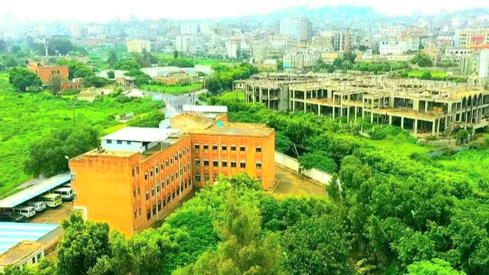 محافظ إب يشارك في برنامج الأمسيات الرمضانية بجامعة إب