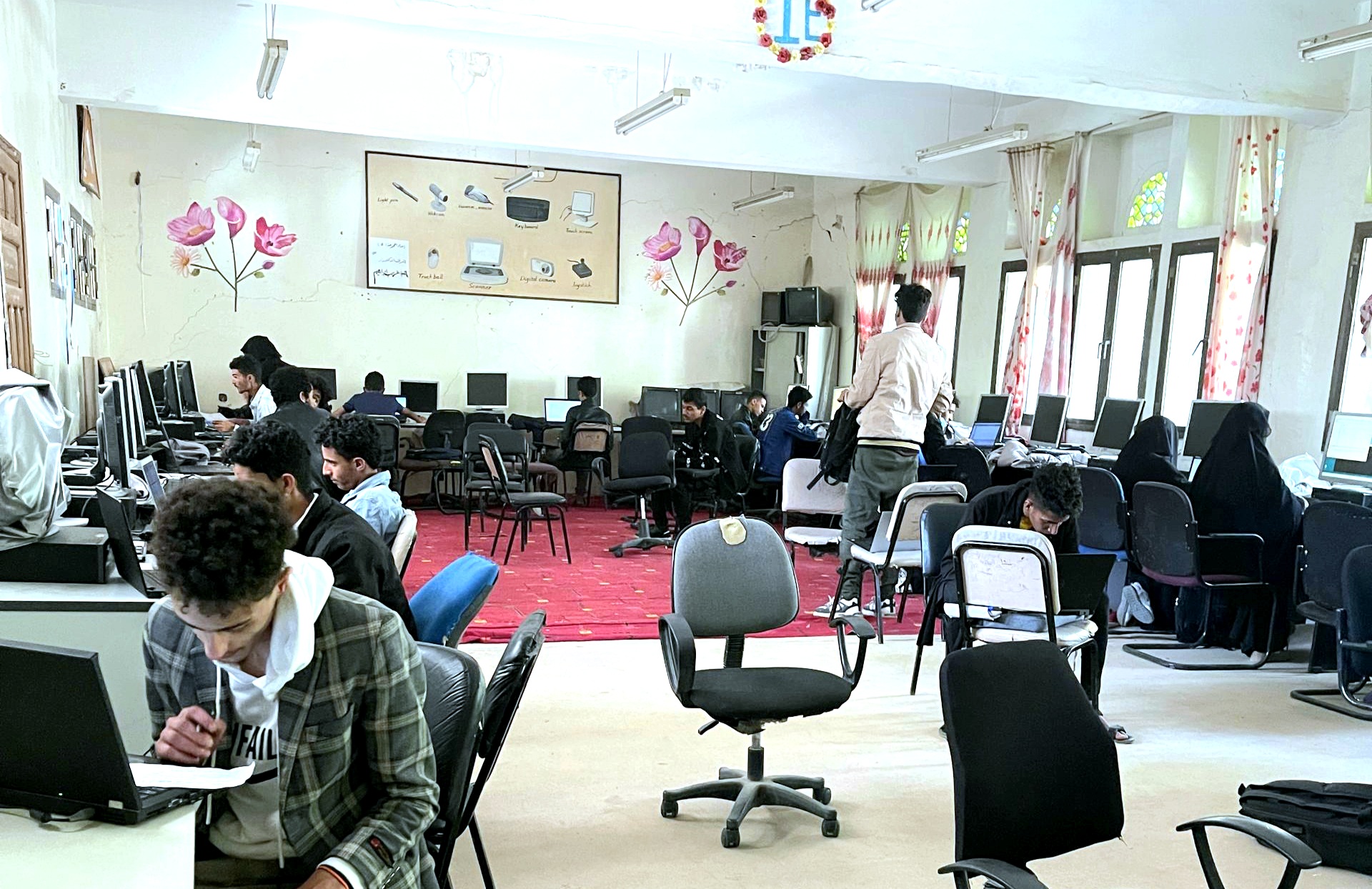 كلية العلوم التطبيقية والتربوية تدشن إختبارات الفصل الدراسي الثاني