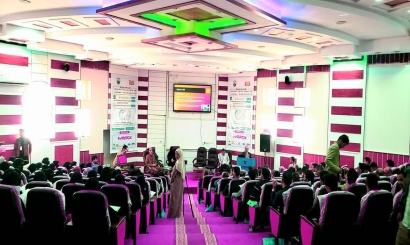 تواصل جلسات مناقشة بحوث تخرج طلبة المختبرات الطبية